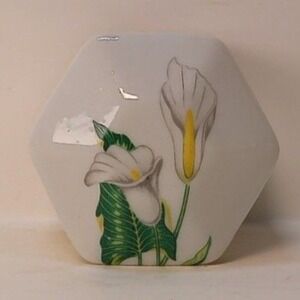 UNBRANDED‎ Trinket Box Adult Small White Excellent Hexagonal Calla Lily Floral
